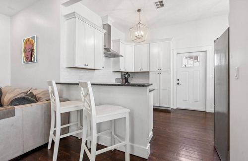 Laurel Park House | Laurel Park Luxe - Pool, Grill, Putting Green & Guest Cottage