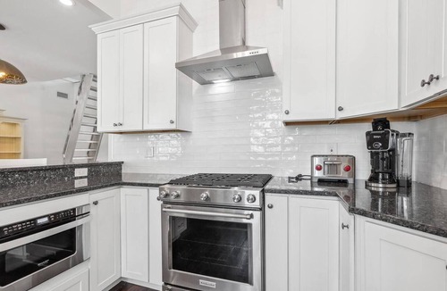Laurel Park House | Laurel Park Oasis - Pool, Grill & Putting Green - Main House Only