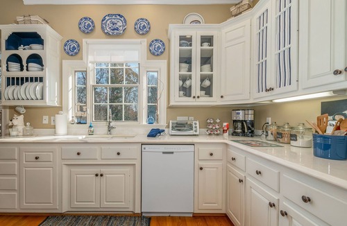 Lynn House | Laurelwood of Tryon | Distinctive Old-World Luxury Including a Pool, Hot Tub, and Game Room