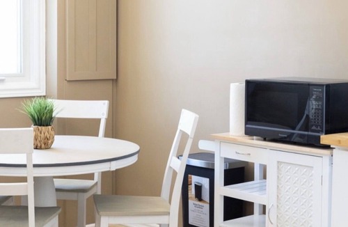 Pembroke House | Laurier House-Comfortable. Central. Convenient.