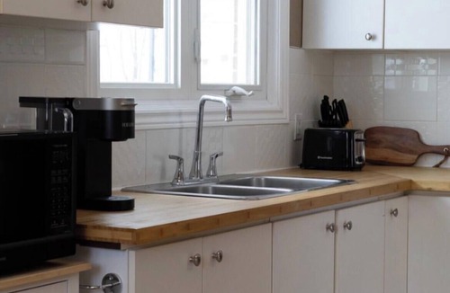 Pembroke House | Laurier House-Comfortable. Central. Convenient.