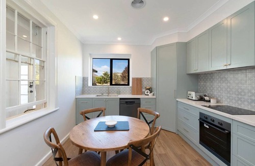 Warrnambool Apartment | Lava House WIFI central heating/cooling CBD