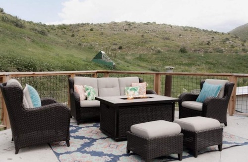 McCammon Cabin | 🦙 Lava Yay Frame - Bright High desert Cabin.