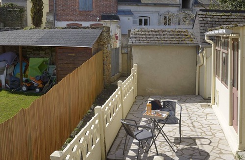 Laval Apartment | LAVAL CENTER APARTMENT WITH QUIET ROOM IN QUIET