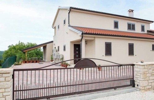 Kringa Apartment | LAVANDA - Relax in Greenery & Explore Istria
