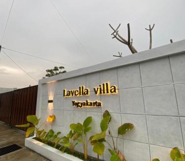 Sleman Villa | Lavella villa Jogjakarta "kolam renang pribadi"
