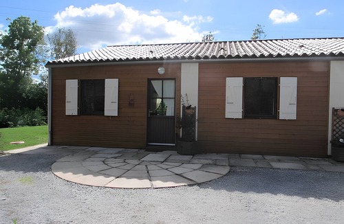 Nalliers House | Lavender Cottage with Pool, Nestled Between Countryside and Sea