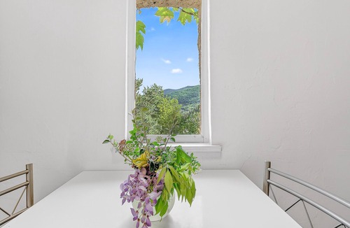 La Robine-sur-Galabre Cottage | Lavender Cottage with Mountain View, Private Terrace, and Wi-Fi