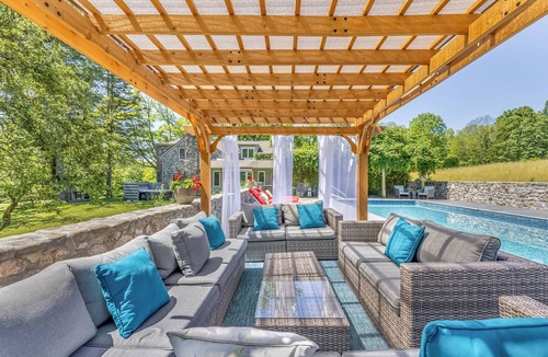 Pine Bush House | Lavender Hill Estate, Private 37 acres,1.5 hour from NYC, Heated Pool, Jacuzzi,
