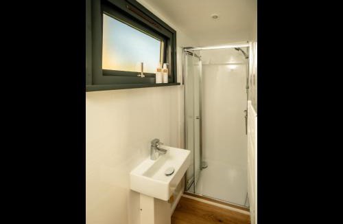 Calder Bridge Apartment | Laverock How Shepherds Hut with private hot tub