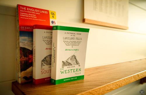 Calder Bridge Apartment | Laverock How Shepherds Hut with private hot tub