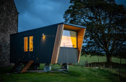 Calder Bridge Apartment | Laverock How Shepherds Hut with private hot tub