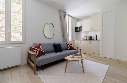 Epinettes Apartment | Lavie Maison 17th district