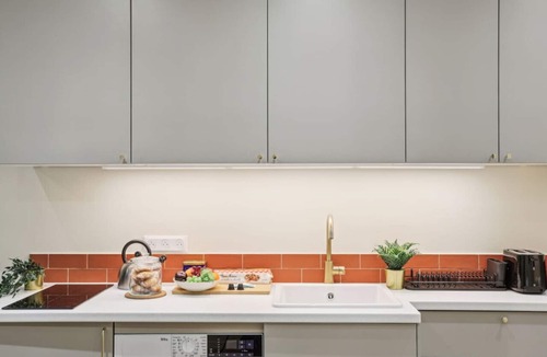 Quartier des Grandes-Carrieres Apartment | Lavie Maison | AC Hot Tub Montmartre