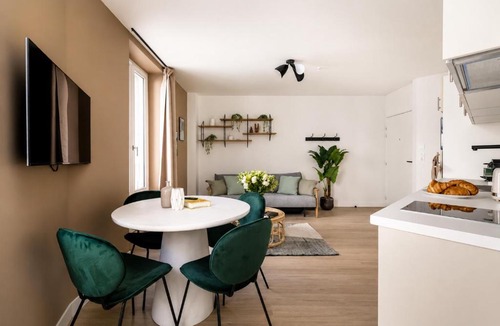 Epinettes Apartment | Lavie Maison - Bright Apartment near Montmartre