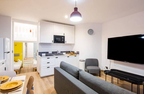 Quartier de la Porte-Saint-Denis Apartment | Lavie Maison Chic Stay, A/C & Parking