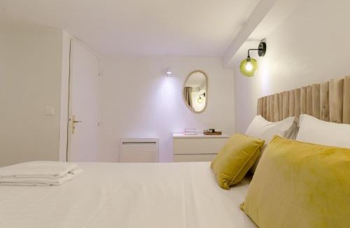 Vivienne Apartment | Lavie Maison Cozy Flat in Parisian Passage