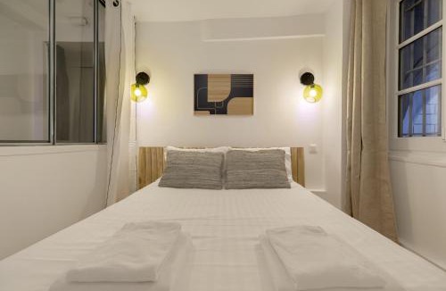 Vivienne Apartment | Lavie Maison Cozy Flat in Parisian Passage
