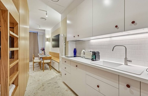 Bonne-Nouvelle Apartment | Lavie Maison | Design Suite & Spa Bath