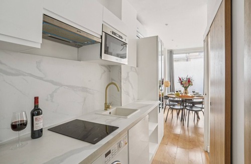 Quartier du Gros-Caillou Apartment | Lavie Maison: Eiffel A/C & Hot Tub