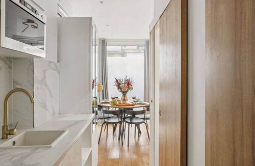 Quartier du Gros-Caillou Apartment | Lavie Maison: Eiffel A/C & Hot Tub