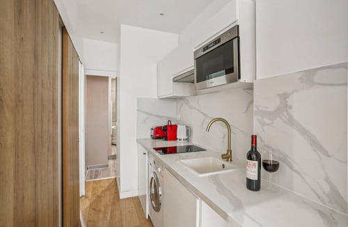 Quartier du Gros-Caillou Apartment | Lavie Maison: Eiffel A/C & Hot Tub