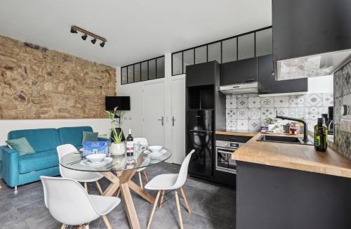 Arsenal Apartment | Lavie Maison I Marais & Historic & Central