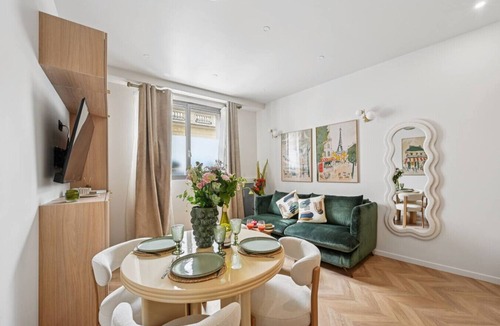 Saint-Thomas-d'Aquin Apartment | Lavie Maison : Sauna, Hot Tub & AC Close Eiffel