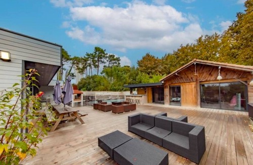 Le Teich Villa | Lavielà.eden-leteich. two 11-bedroom villas for up to 29 people with swimming pool