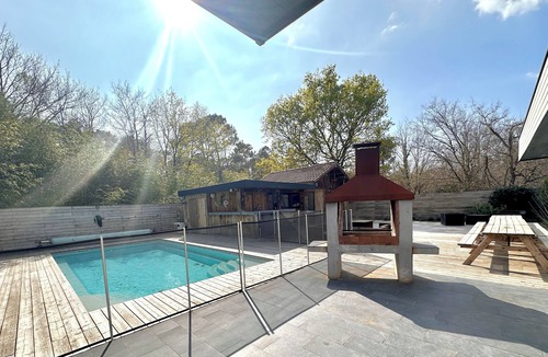 Le Teich Villa | Lavielà.eden-leteich. two 11-bedroom villas for up to 29 people with swimming pool