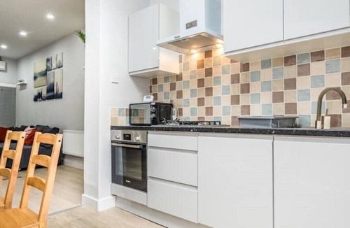 Balti Triangle Apartment | Lavish 2- bedroom Flat with Free Parking