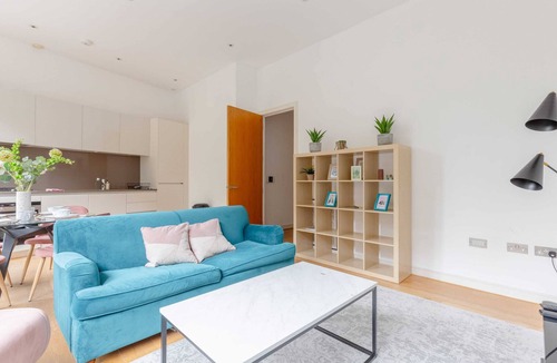South Bank Apartment | Lavish 2BD Flat by the River Thames
