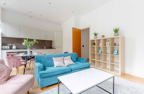 South Bank Apartment | Lavish 2BD Flat by the River Thames