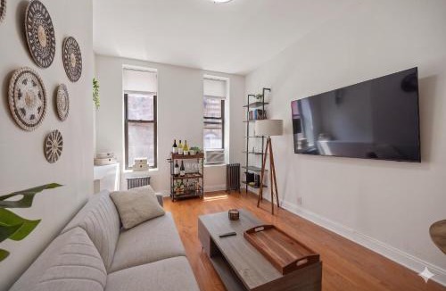 Ukrainian Village Apartment | Lavish Apartment in Downtown Manhattan New York ADULTS ONLY