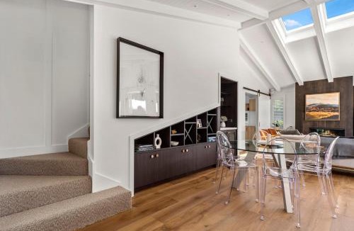 Hilltop House | Lavish at the Lake