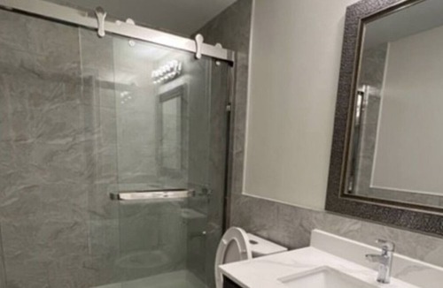 Milton House | Lavish BR Full Suite, TV, Free Parking/Wifi