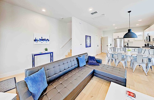 Foster Heights Condo | Lavish eastside retreat with private rooftop deck near dining & entertainment