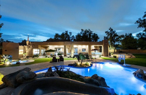 Cactus Acres House | Lavish Estate w/THREE Sport Courts & Home Theater