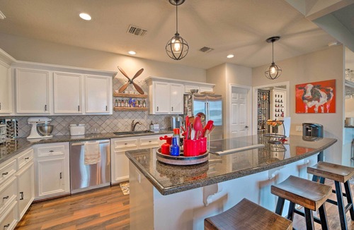 Walden on Lake Conroe Cottage | Lavish Lakefront House w/Pool Table & Patio!