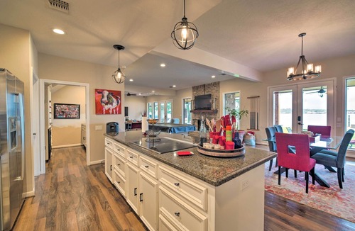 Walden on Lake Conroe Cottage | Lavish Lakefront House w/Pool Table & Patio!