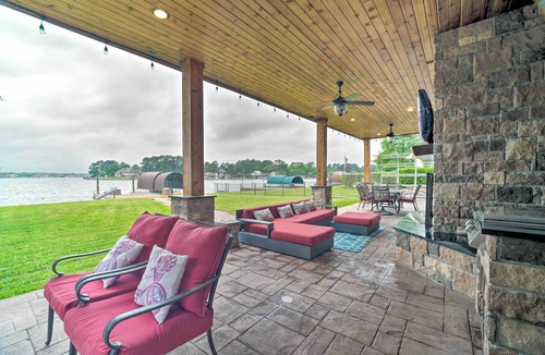 Walden on Lake Conroe Cottage | Lavish Lakefront House w/Pool Table & Patio!