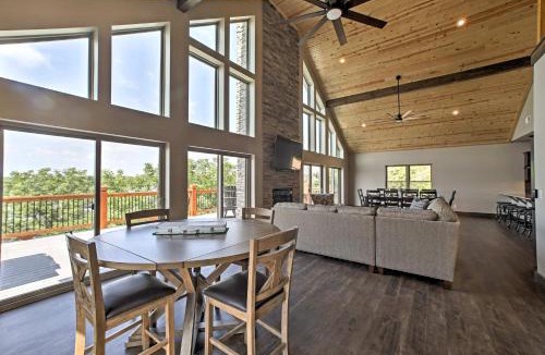 Lampe House | Lavish Retreat w/Decks, Steps to Table Rock Lake!