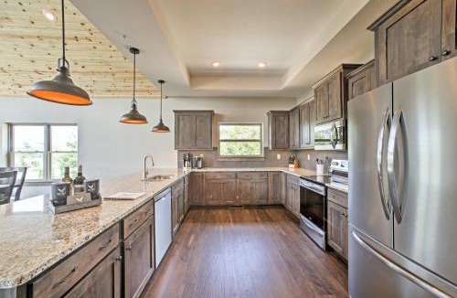 Lampe House | Lavish Retreat w/Decks, Steps to Table Rock Lake!