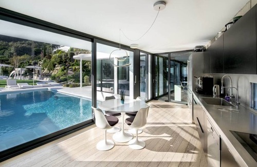 Mas Ram Villa | Lavish villa with outdoor hot tub