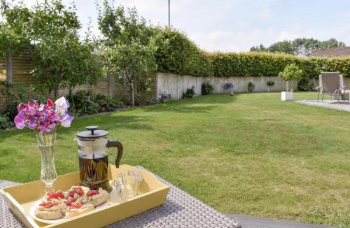 Barnstaple House | Lawn Vista Cabin