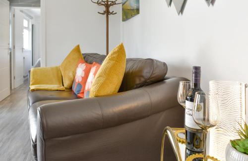 Barnstaple House | Lawn Vista Cabin