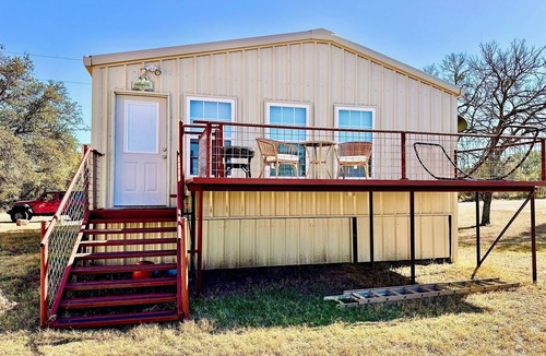Llano Cabin | Lawrence's Llano River Tree Haus