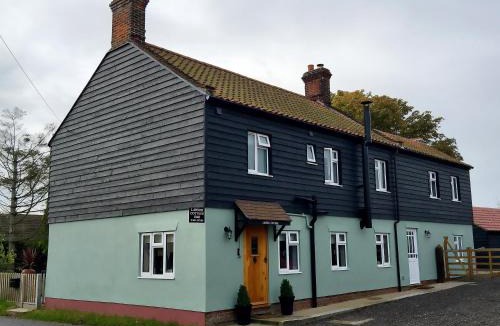 Hickling Bed & Breakfast | Lawson Cottage B&B