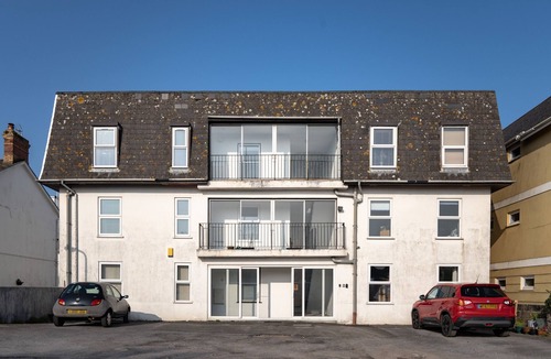Babbacombe Apartment | Lawsons Place - Coastal, Babbacombe with parking