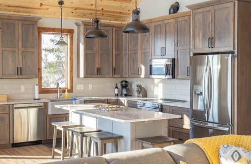 Silver Bay House | Lax Lake View Retreat